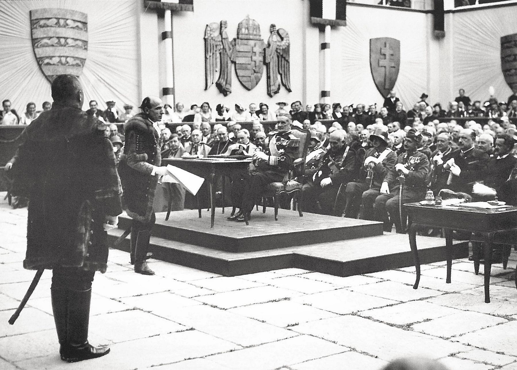 1938-ban ezen a napon nyilvánította nemzeti ünnepnek augusztus 20-át a kihelyezett országgyűlés Székesfehérváron